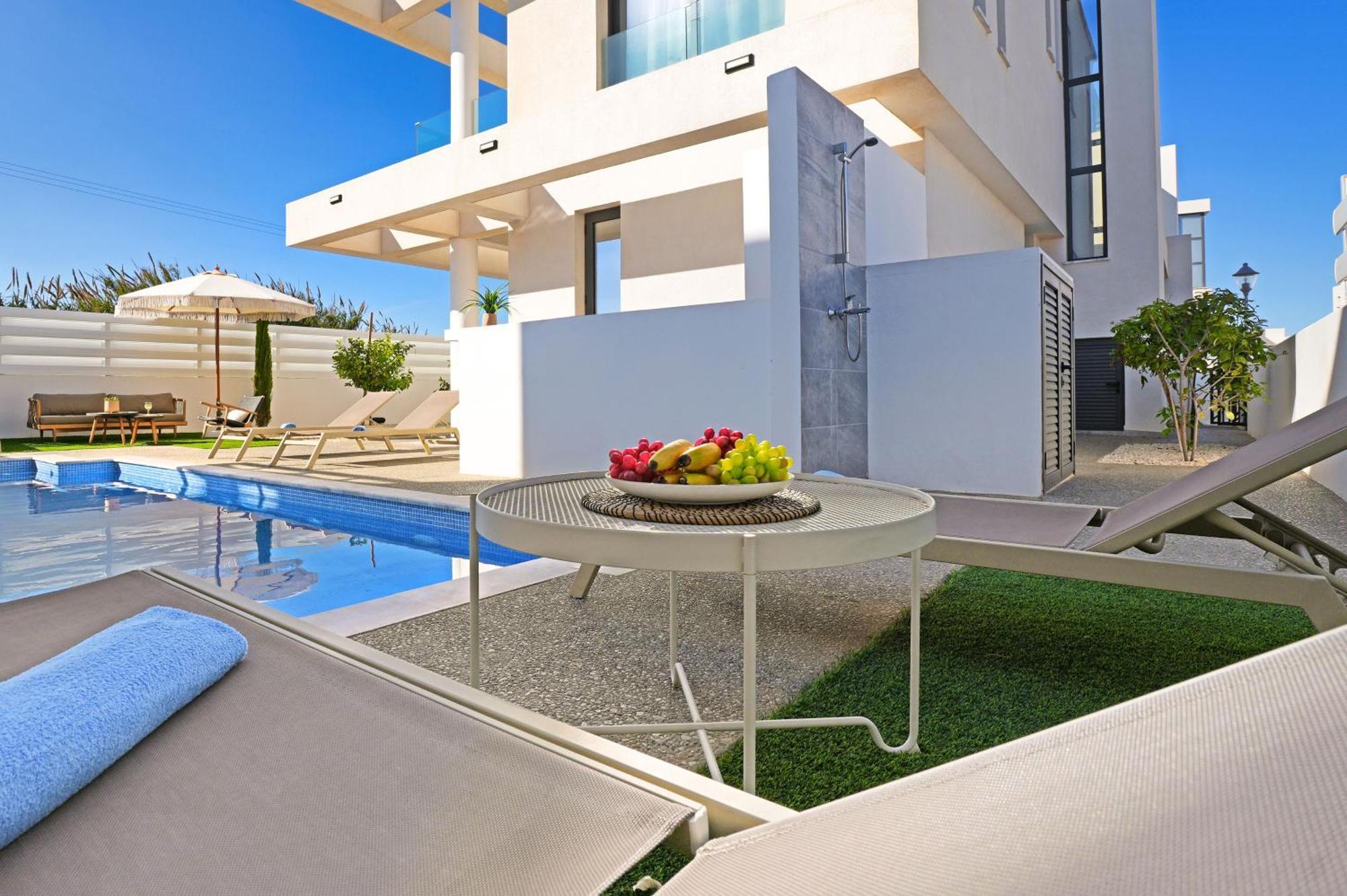 Villa Queen Valentina Protaras Luaran gambar