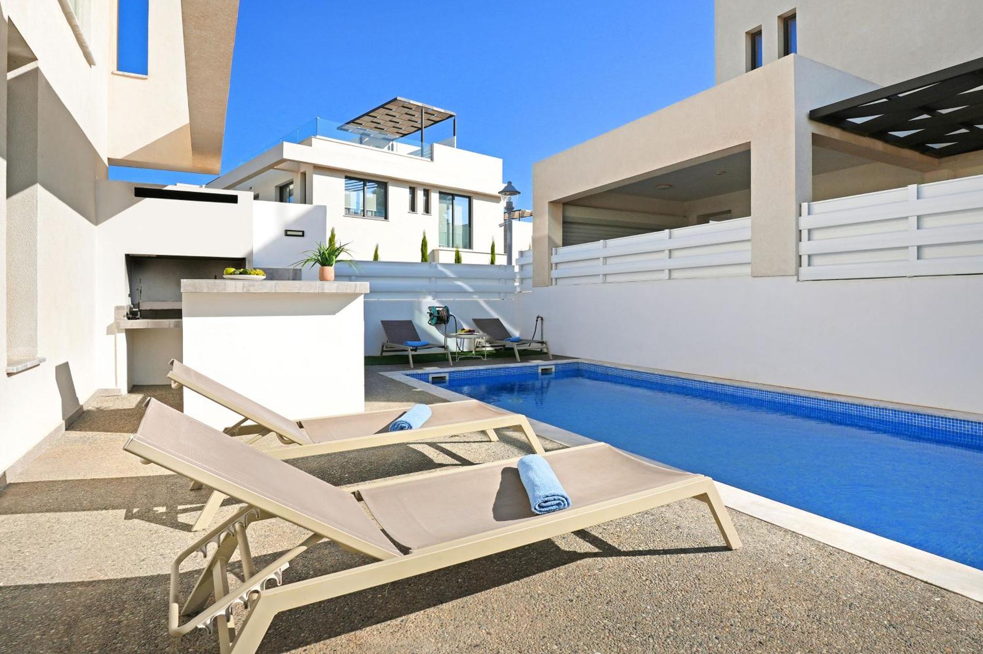 Villa Queen Valentina Protaras Luaran gambar
